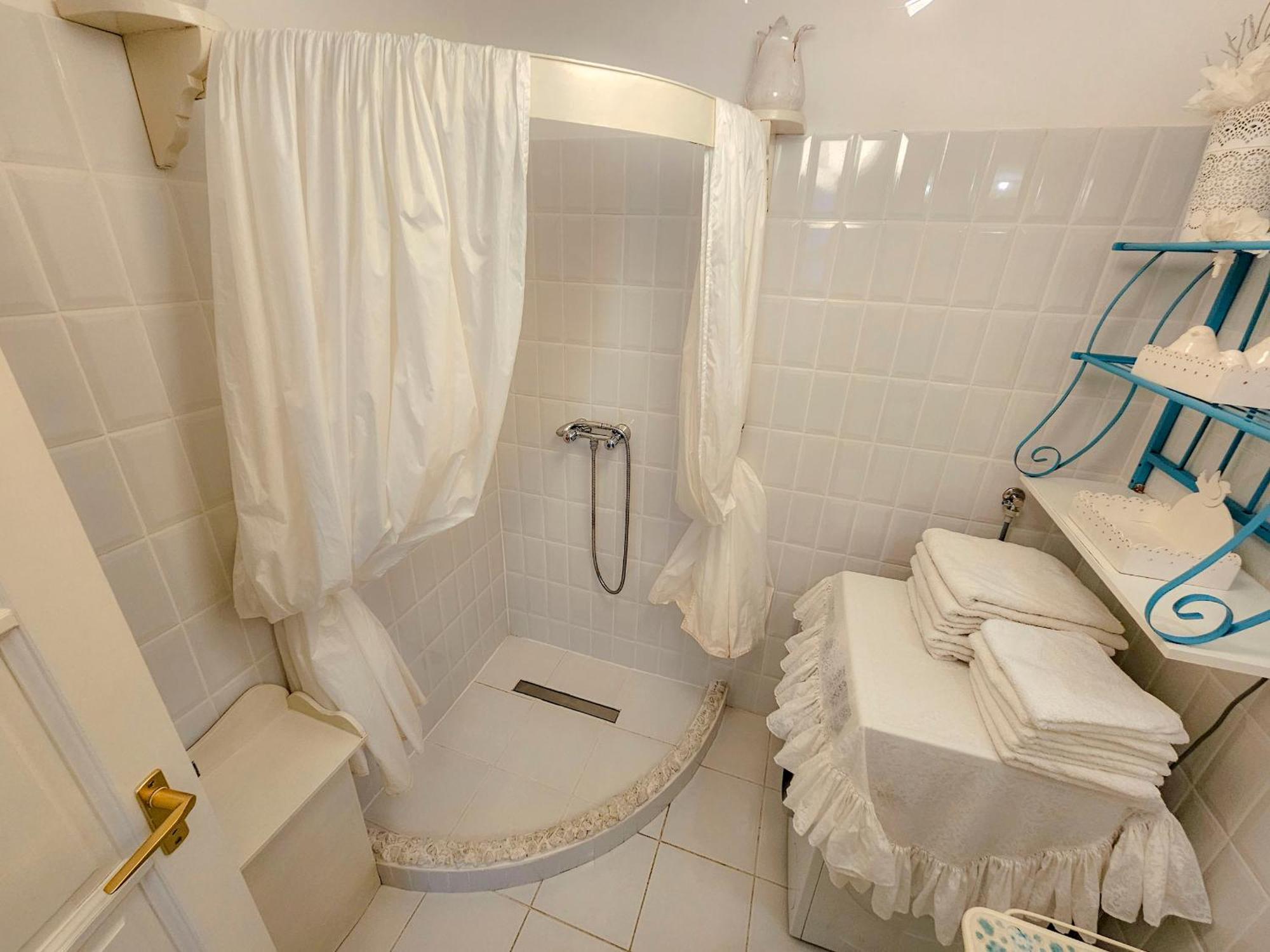 Feher Tulipan Apartman Hotel Debrecen Exterior photo